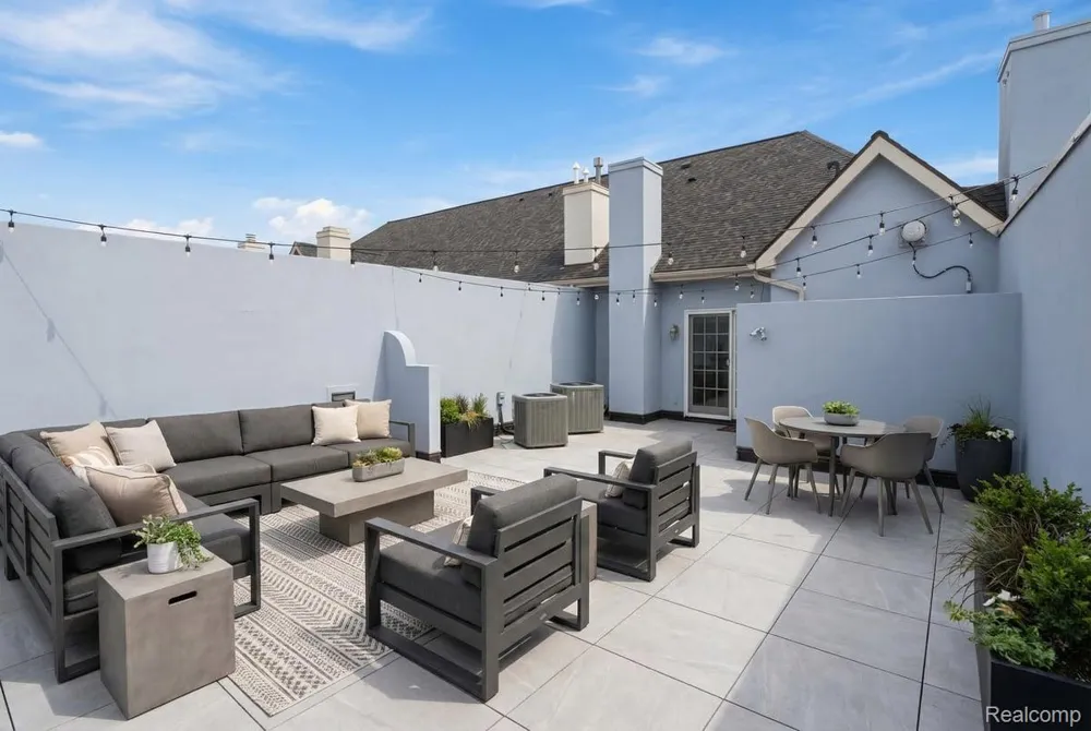 801 W Ann Arbor Trail #301 Plymouth City, MI 48170