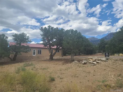 1913 Lone Pine Way