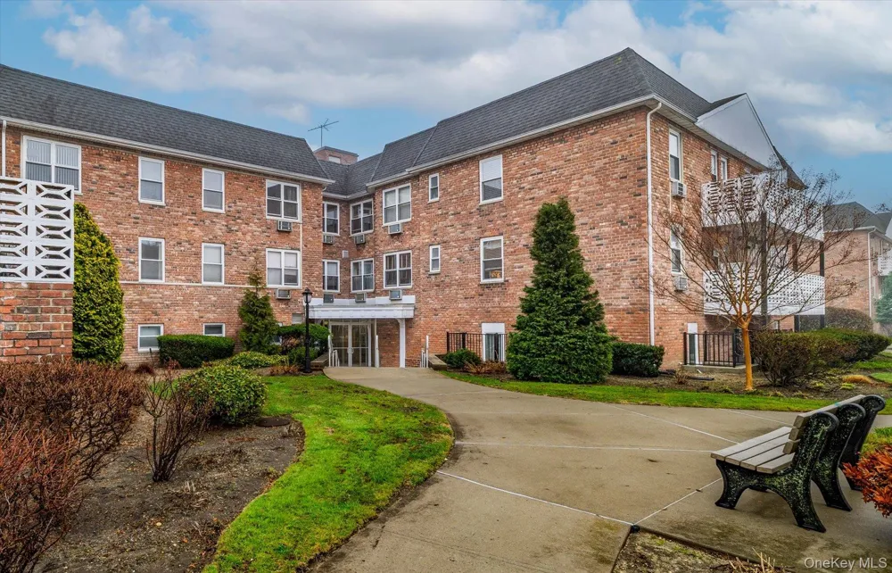 2 Fowler Avenue #211 Lynbrook, NY 11563
