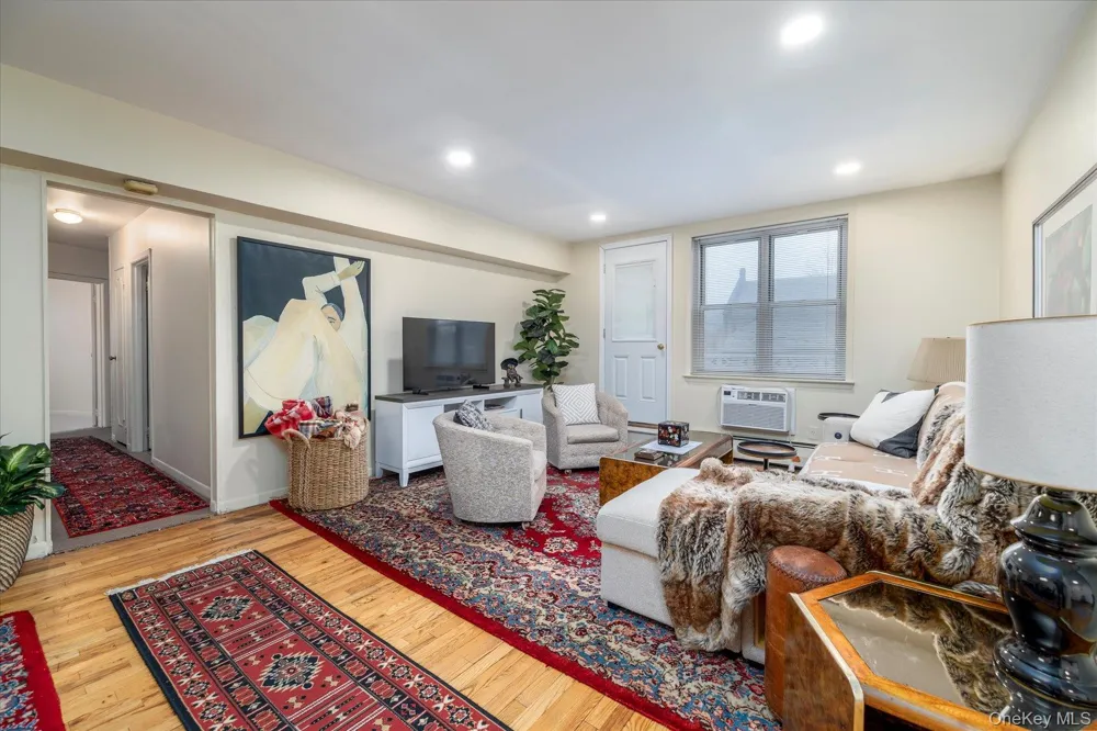2 Fowler Avenue #211 Lynbrook, NY 11563