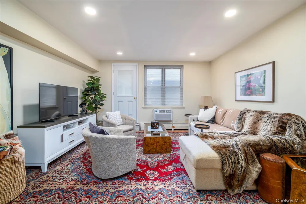 2 Fowler Avenue #211 Lynbrook, NY 11563