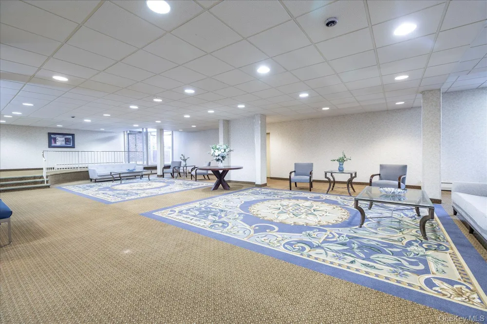 2 Fowler Avenue #211 Lynbrook, NY 11563