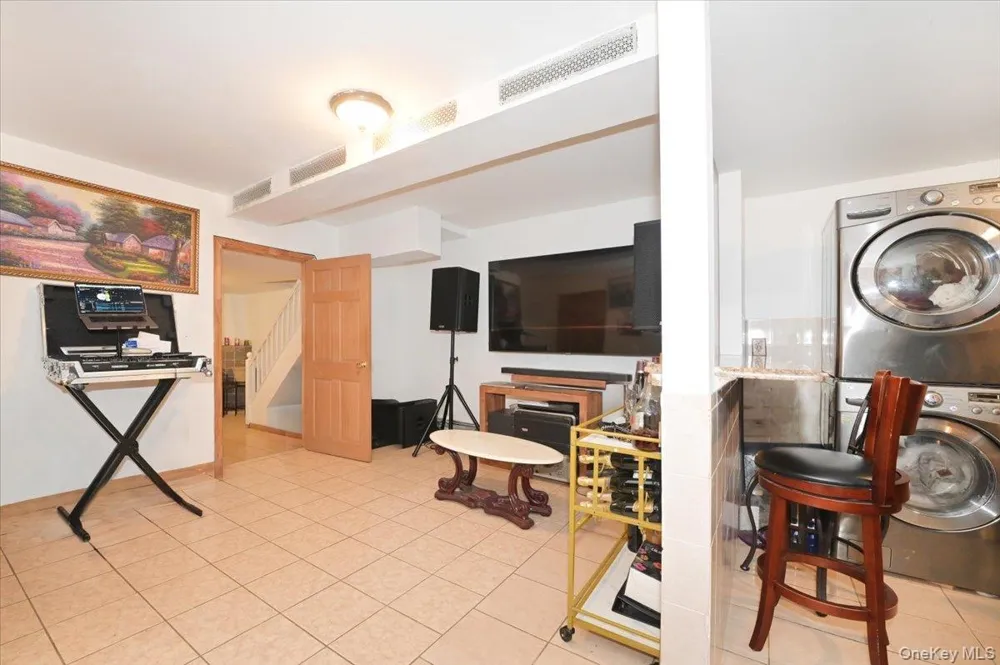 13071 225th Street Laurelton, NY 11413