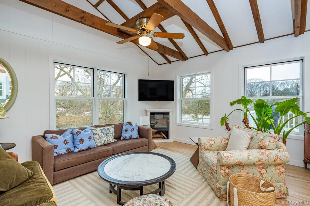 9 Helens Lane Southampton, NY 11968