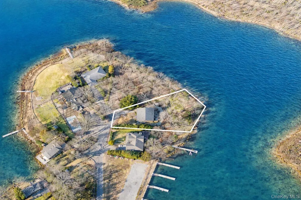 9 Helens Lane Southampton, NY 11968