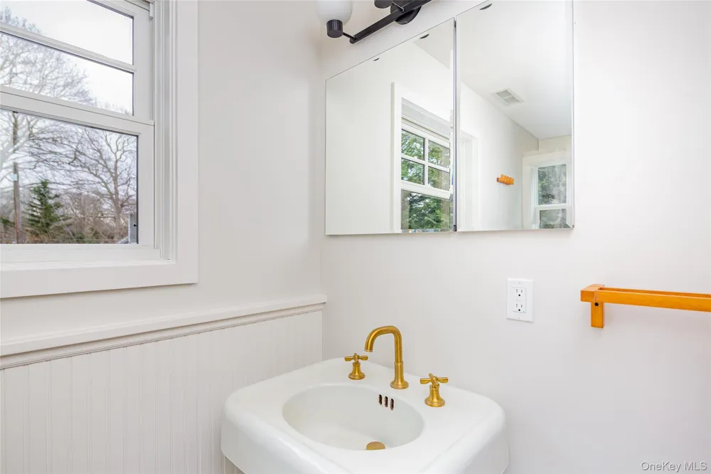9 Helens Lane Southampton, NY 11968
