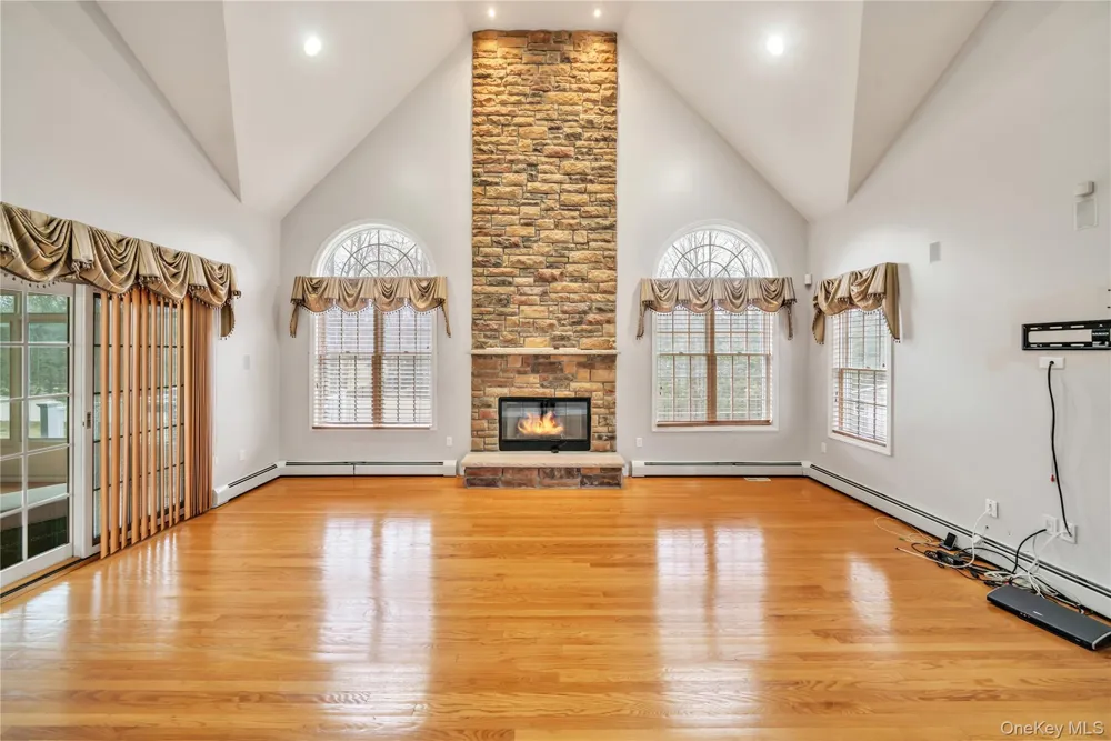 25 Charnwood Drive Suffern, NY 10901