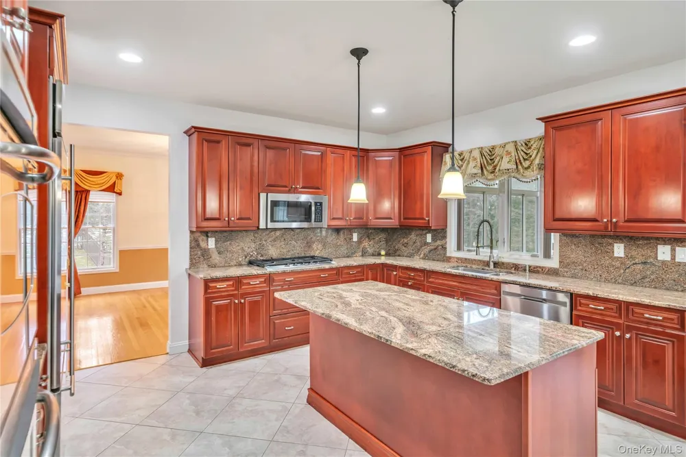 25 Charnwood Drive Suffern, NY 10901