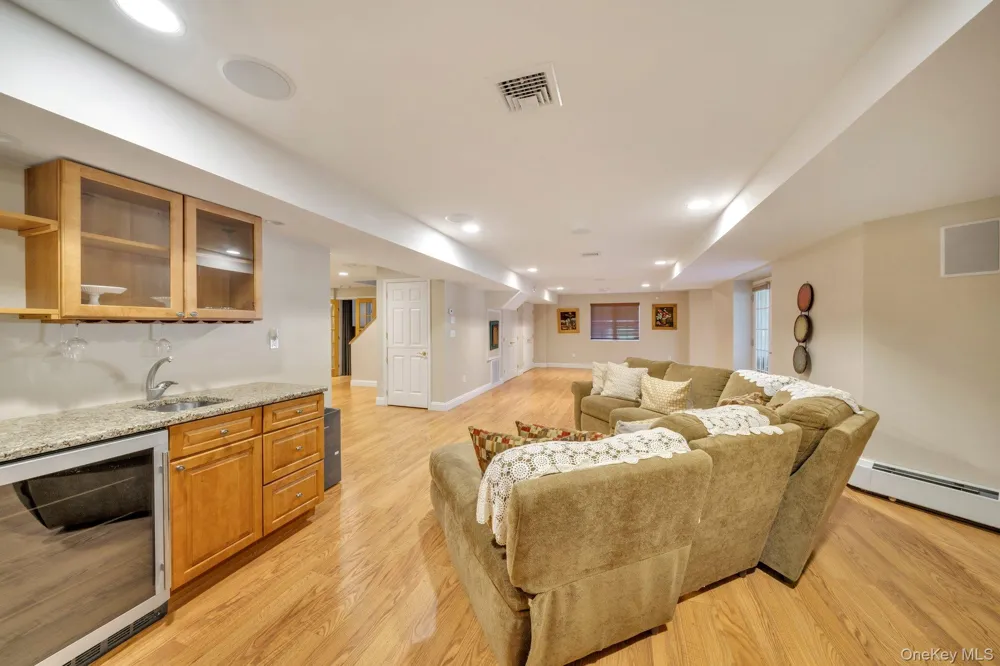 25 Charnwood Drive Suffern, NY 10901