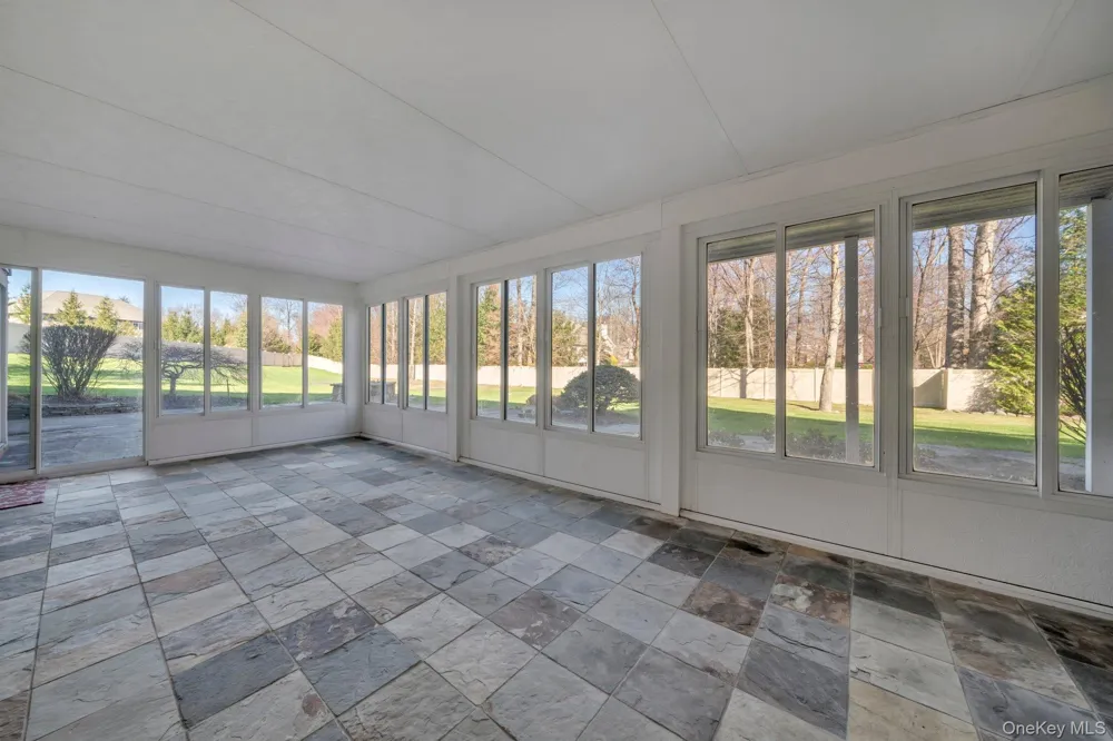 25 Charnwood Drive Suffern, NY 10901