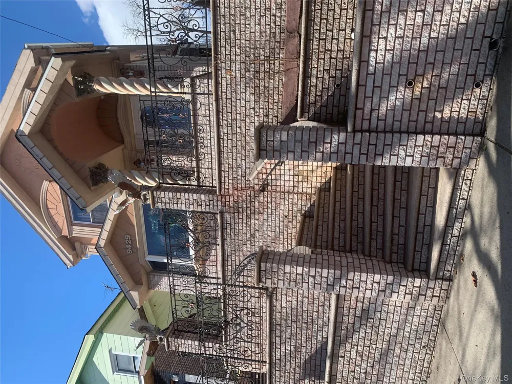 9429 Park Lane S Woodhaven, NY 11421