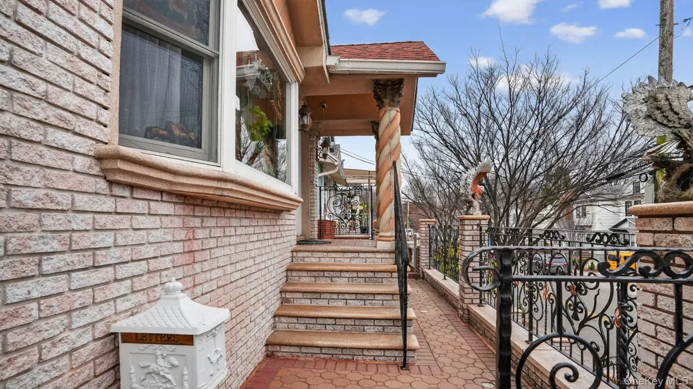 9429 Park Lane S Woodhaven, NY 11421