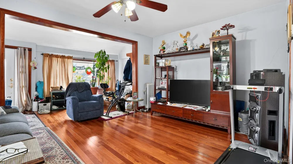 9429 Park Lane S Woodhaven, NY 11421