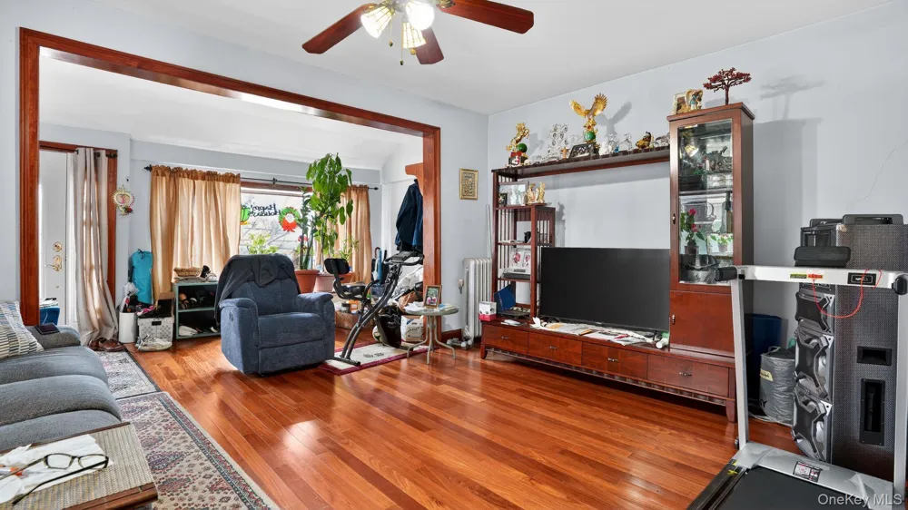9429 Park Lane S Woodhaven, NY 11421
