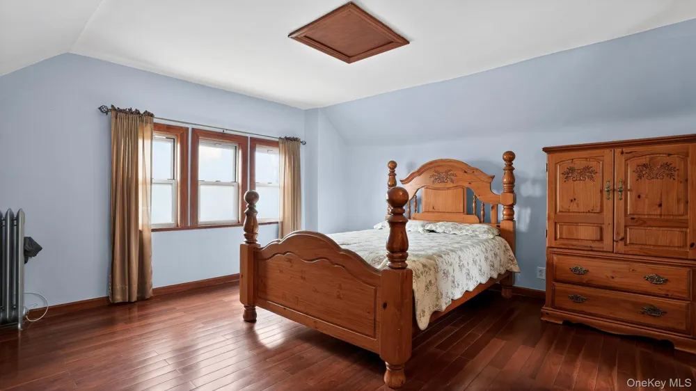 9429 Park Lane S Woodhaven, NY 11421
