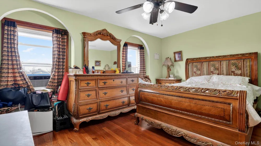 9429 Park Lane S Woodhaven, NY 11421