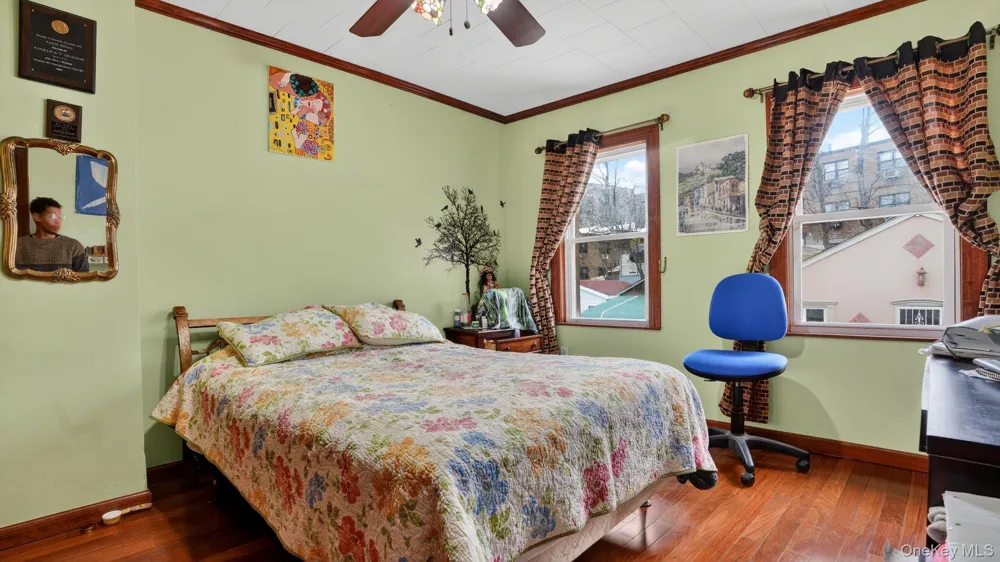 9429 Park Lane S Woodhaven, NY 11421