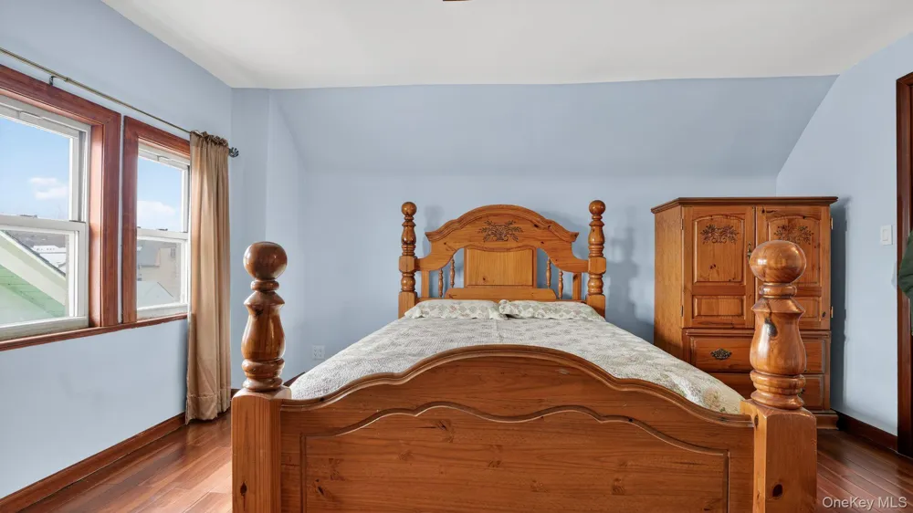 9429 Park Lane S Woodhaven, NY 11421