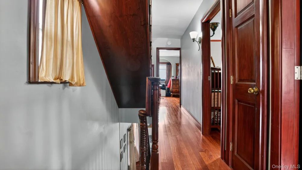 9429 Park Lane S Woodhaven, NY 11421