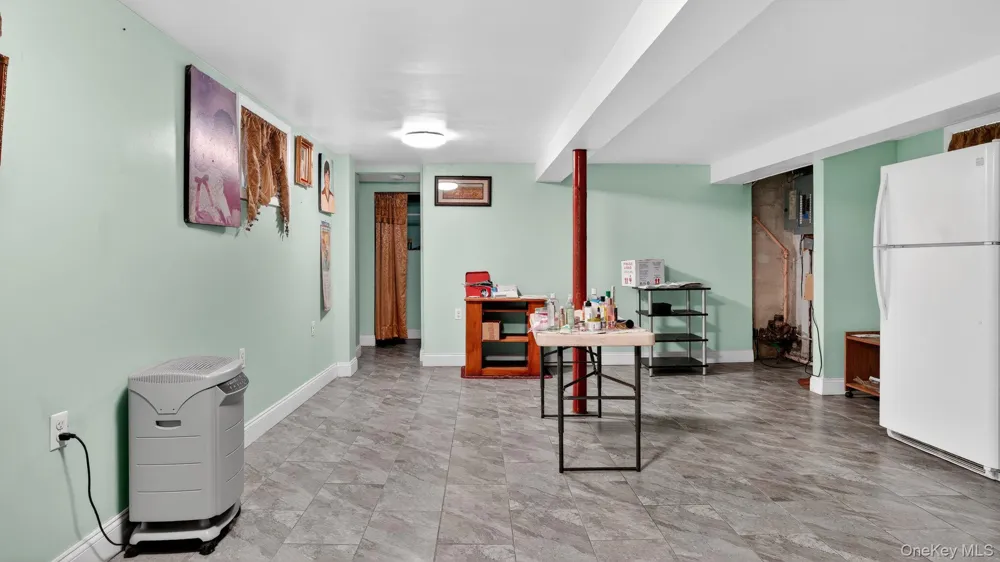 9429 Park Lane S Woodhaven, NY 11421