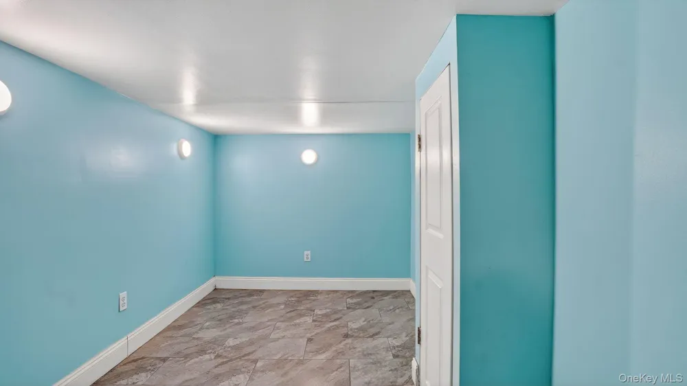 9429 Park Lane S Woodhaven, NY 11421