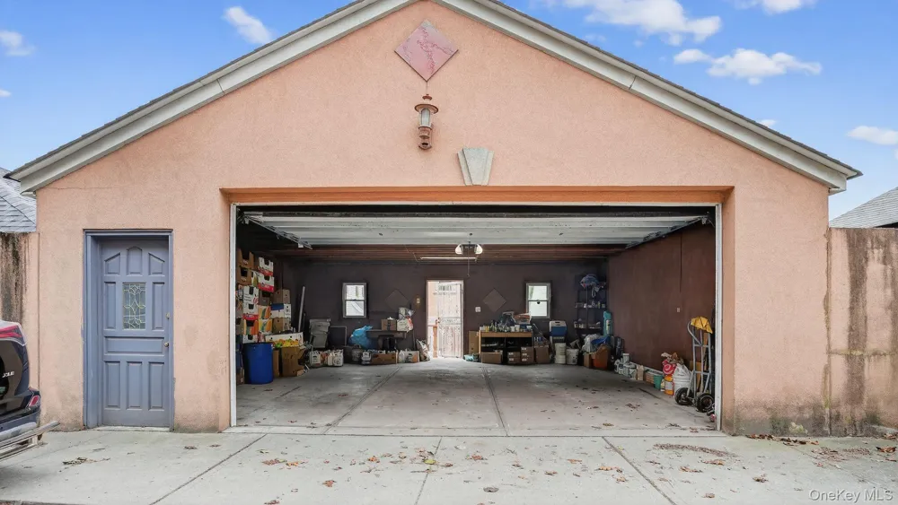 9429 Park Lane S Woodhaven, NY 11421