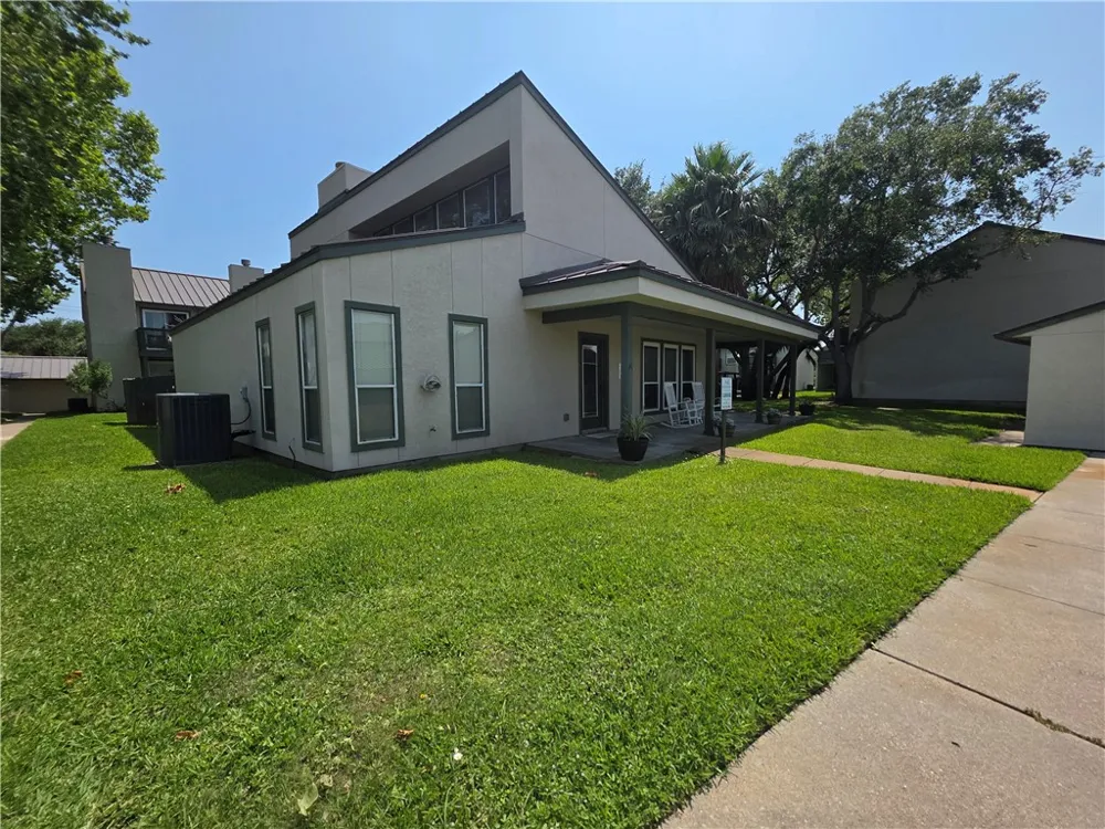 302 Saint Andrews Street #E-103 Rockport, TX 78382