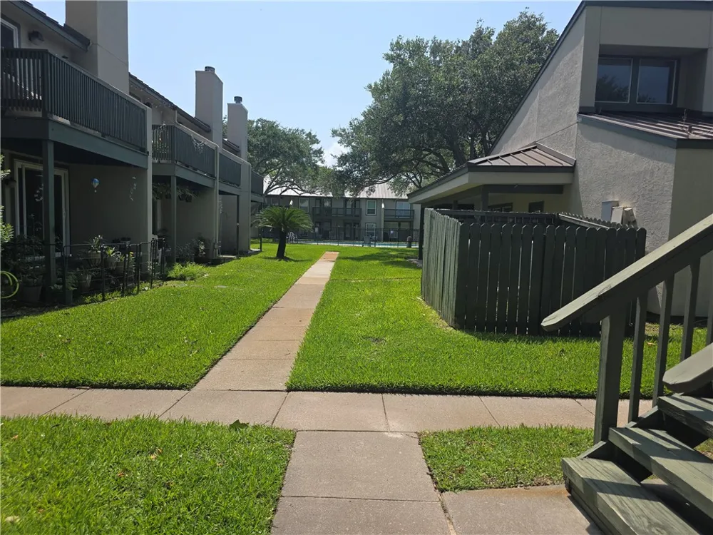 302 Saint Andrews Street #E-103 Rockport, TX 78382