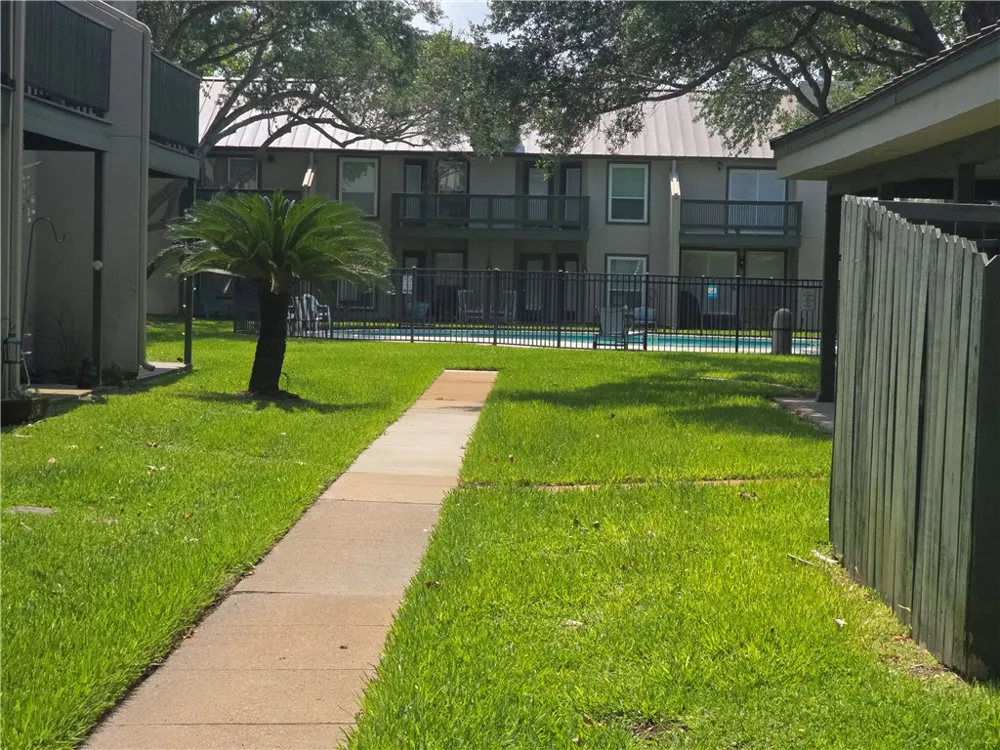 302 Saint Andrews Street #E-103 Rockport, TX 78382