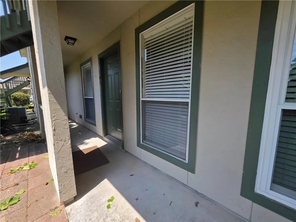 302 Saint Andrews Street #E-103 Rockport, TX 78382