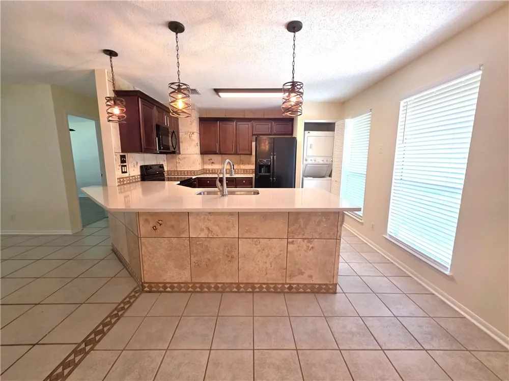 302 Saint Andrews Street #E-103 Rockport, TX 78382