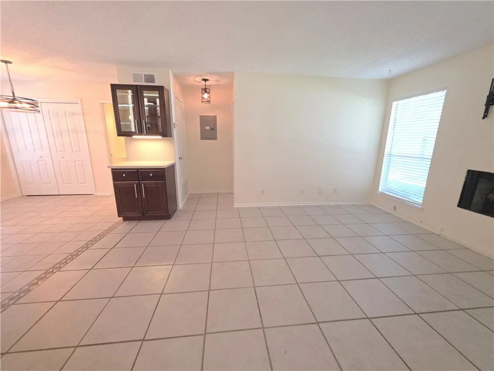 302 Saint Andrews Street #E-103 Rockport, TX 78382