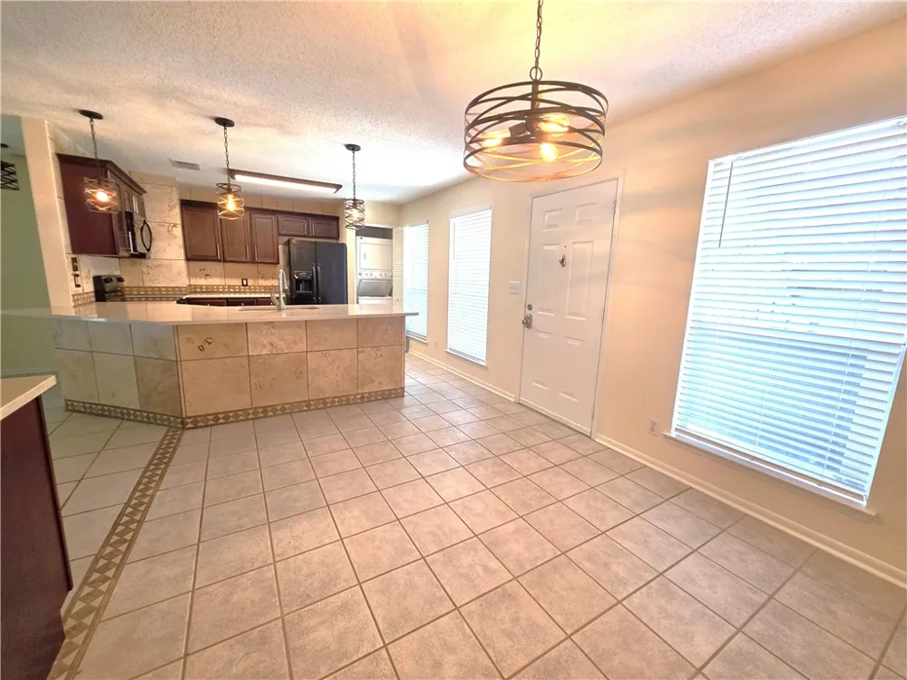 302 Saint Andrews Street #E-103 Rockport, TX 78382
