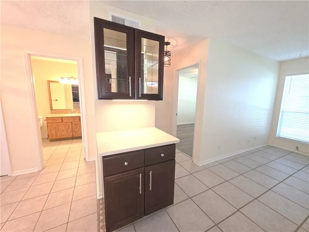 302 Saint Andrews Street #E-103 Rockport, TX 78382