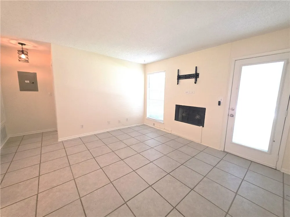 302 Saint Andrews Street #E-103 Rockport, TX 78382