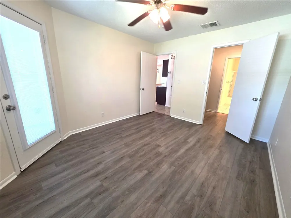 302 Saint Andrews Street #E-103 Rockport, TX 78382
