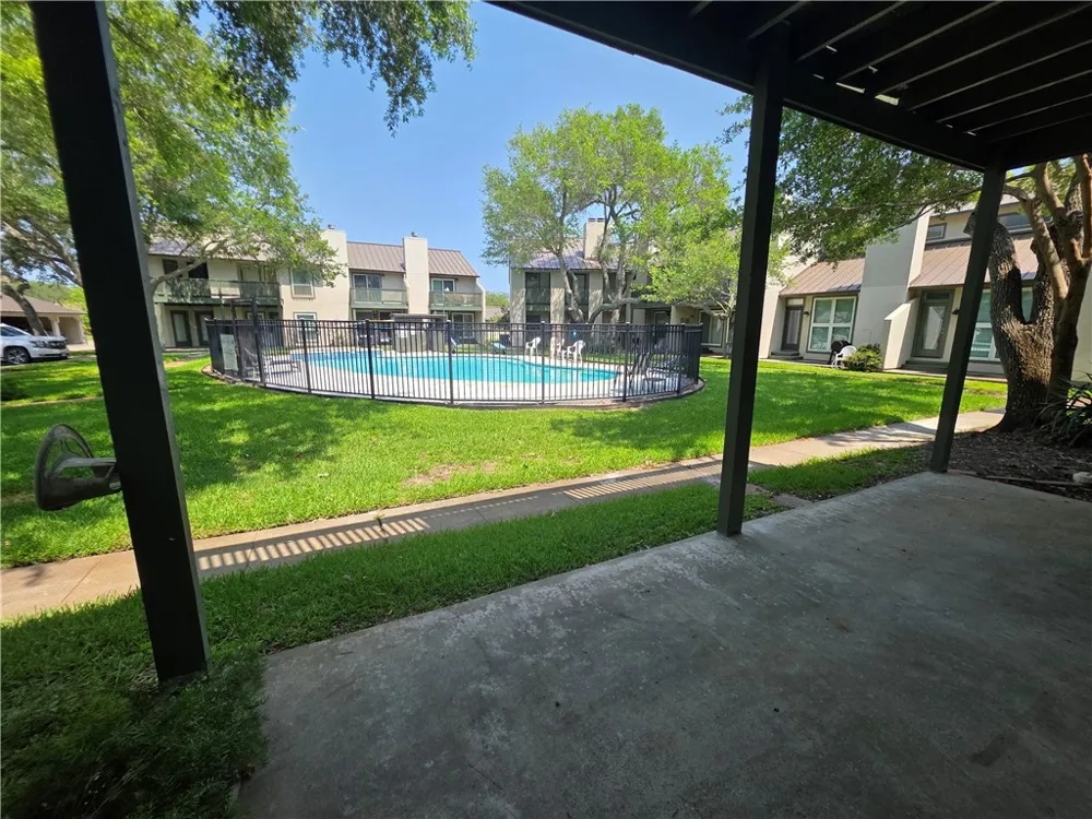 302 Saint Andrews Street #E-103 Rockport, TX 78382
