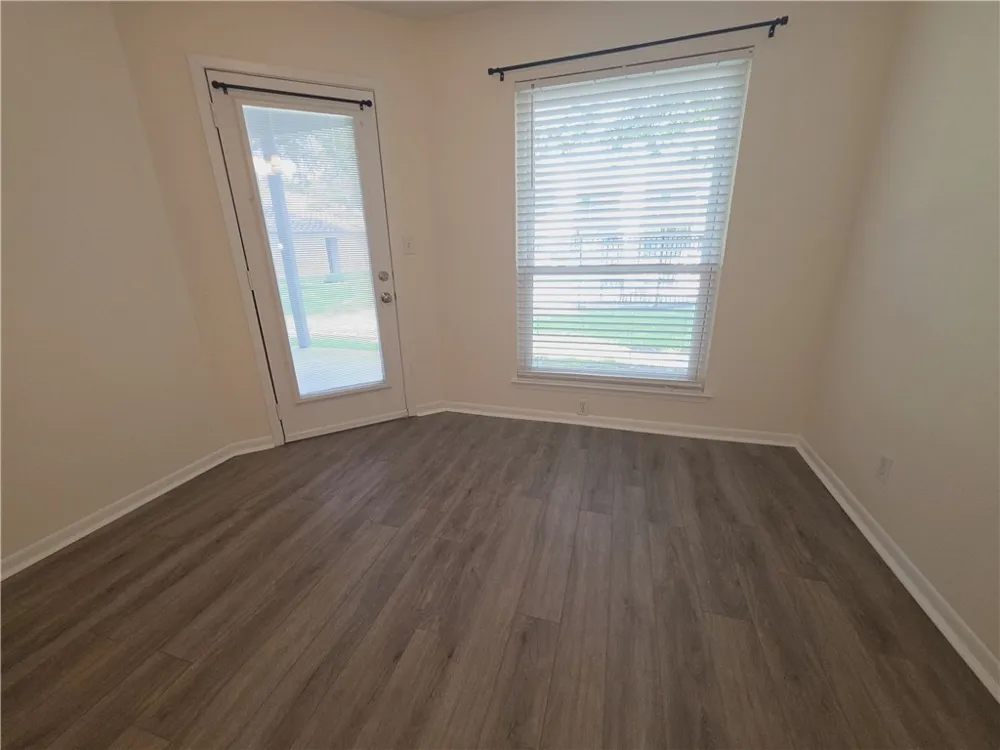 302 Saint Andrews Street #E-103 Rockport, TX 78382