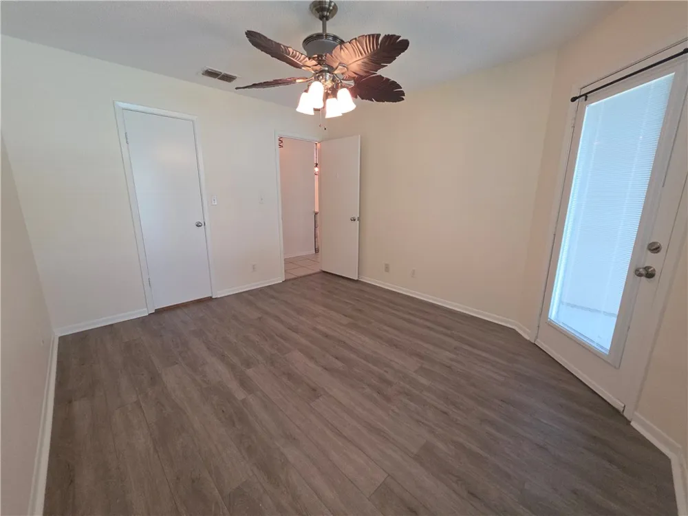 302 Saint Andrews Street #E-103 Rockport, TX 78382
