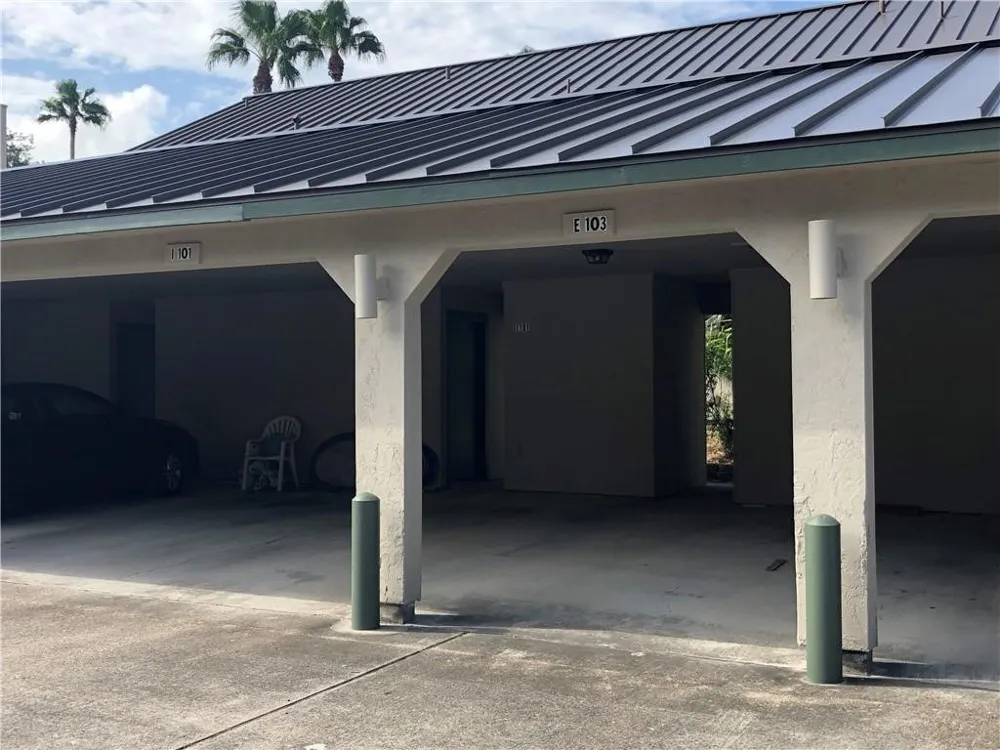 302 Saint Andrews Street #E-103 Rockport, TX 78382