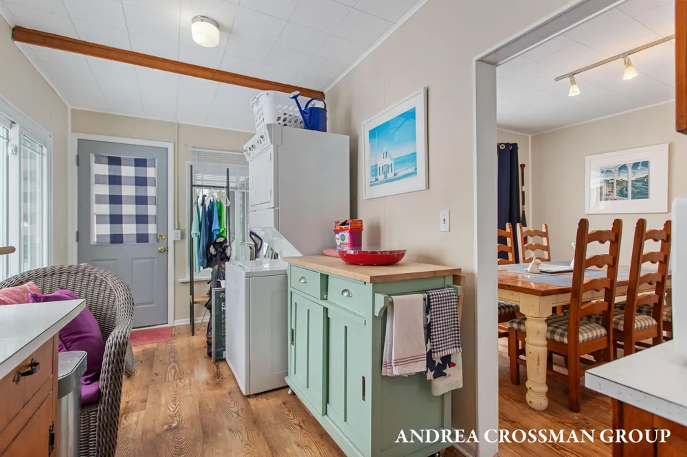 658 Allegan Street Saugatuck, MI 49453