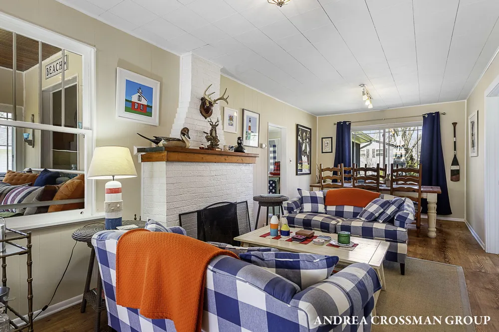 658 Allegan Street Saugatuck, MI 49453
