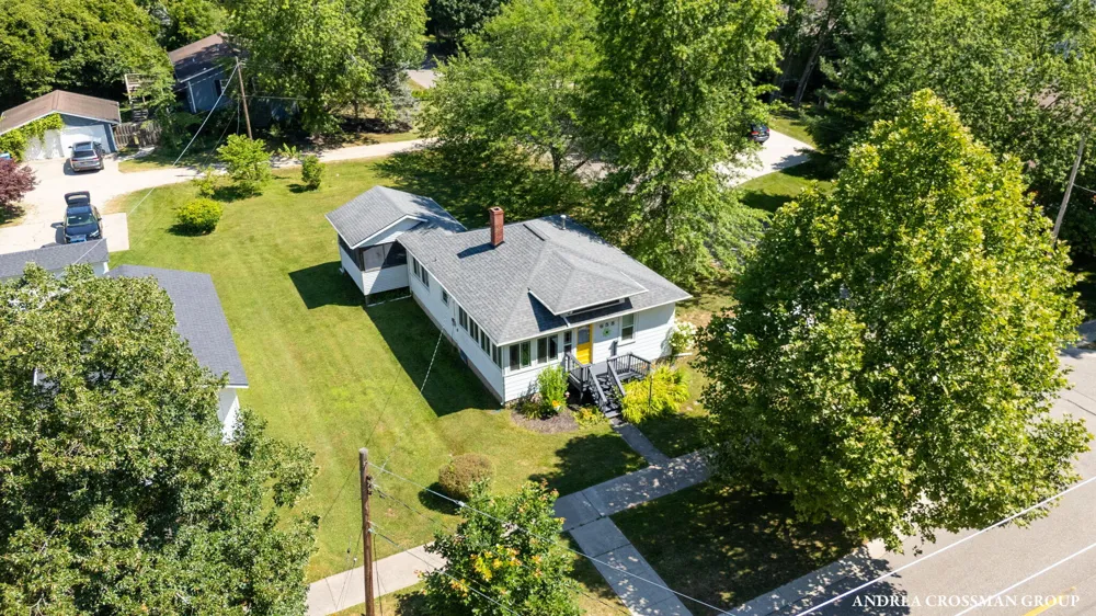 658 Allegan Street Saugatuck, MI 49453