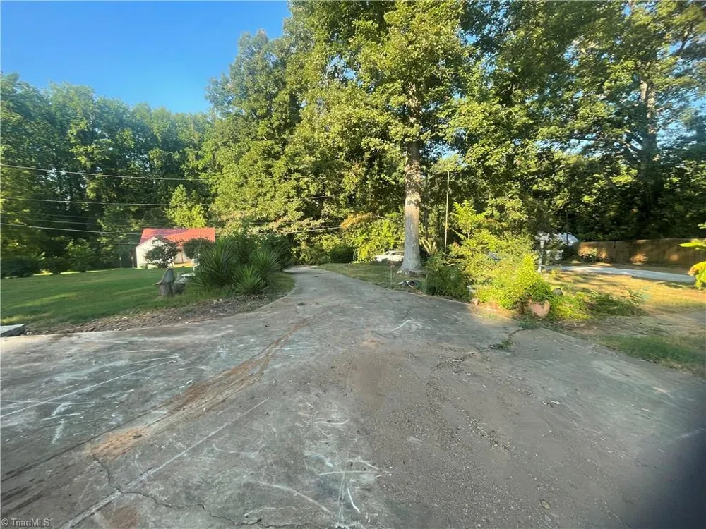 208 Aberdeen Drive Lexington, NC 27292