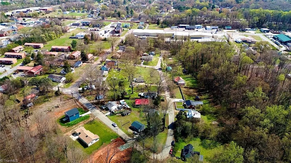 208 Aberdeen Drive Lexington, NC 27292