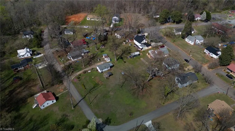 208 Aberdeen Drive Lexington, NC 27292