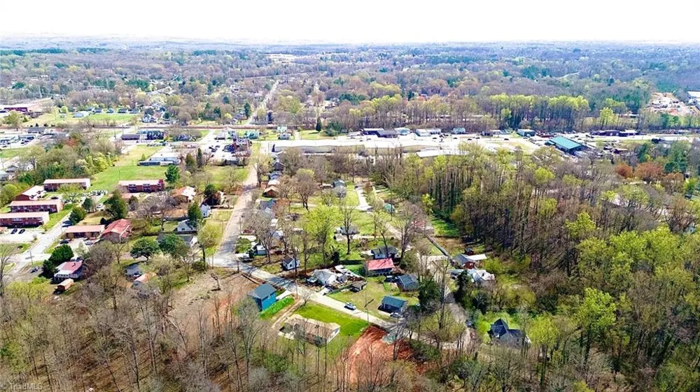 208 Aberdeen Drive Lexington, NC 27292