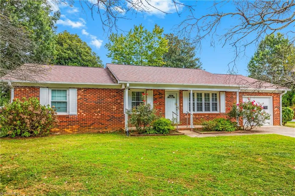108 Hinshaw Avenue Yadkinville, NC 27055