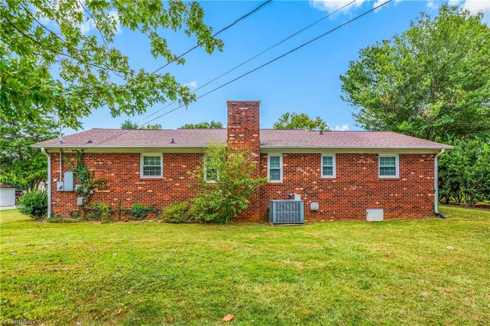 108 Hinshaw Avenue Yadkinville, NC 27055