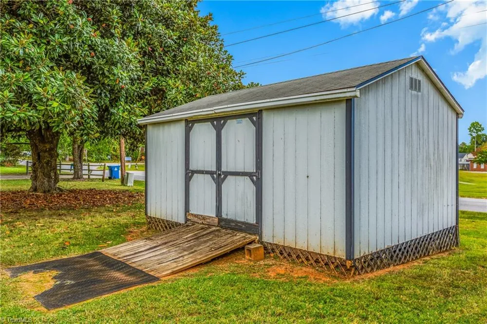 108 Hinshaw Avenue Yadkinville, NC 27055